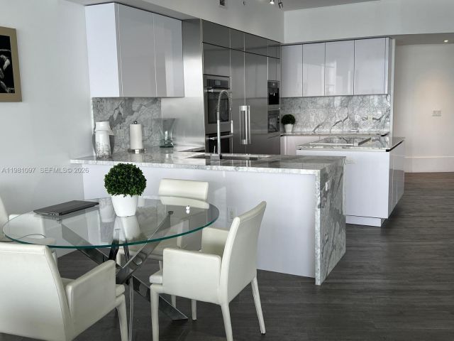 Apartment for rent  Unit #504 - photo 7523113