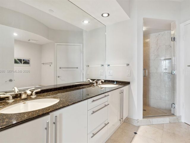 Apartment for rent  Unit #904 - photo 7509587