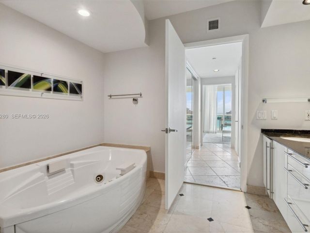 Apartment for rent  Unit #904 - photo 7509588