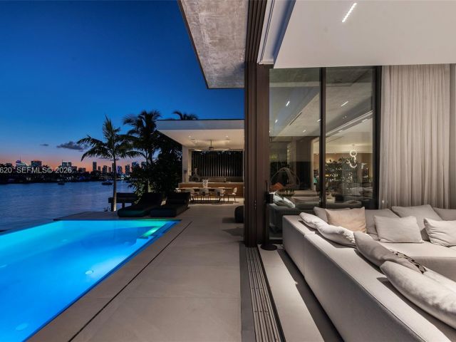 Home for rent at 310 S Hibiscus Dr - photo 7468547