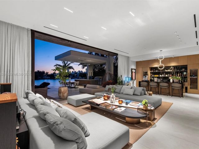 Home for rent at 310 S Hibiscus Dr - photo 7468550