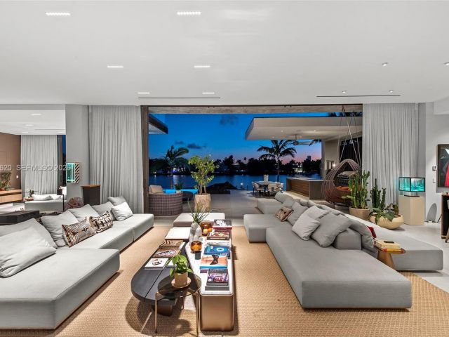 Home for rent at 310 S Hibiscus Dr - photo 7468551