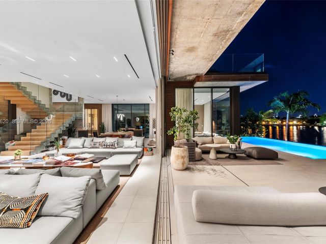 Home for rent at 310 S Hibiscus Dr - photo 7468552