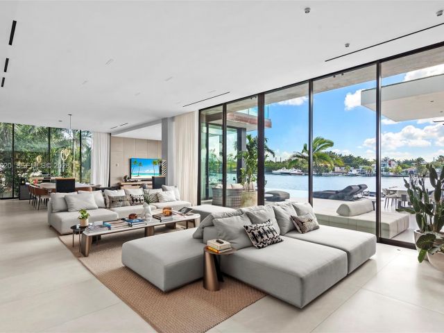 Home for rent at 310 S Hibiscus Dr - photo 7468557