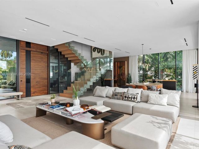 Home for rent at 310 S Hibiscus Dr - photo 7468558