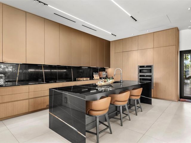 Home for rent at 310 S Hibiscus Dr - photo 7468564