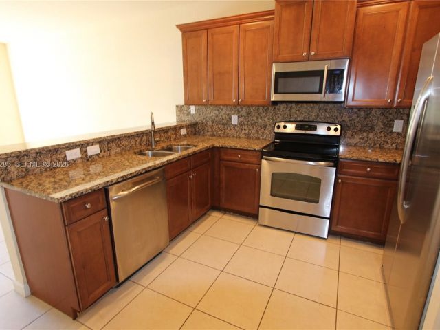 Home for rent at 8899 NW 98 AV 8899 - photo 7485250