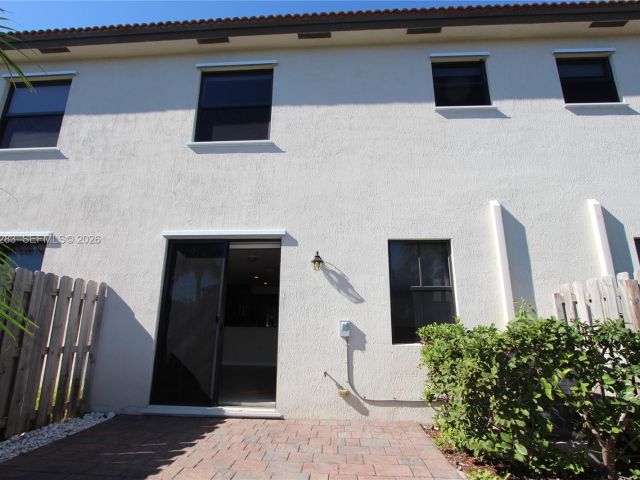 Home for rent at 8899 NW 98 AV 8899 - photo 7485255