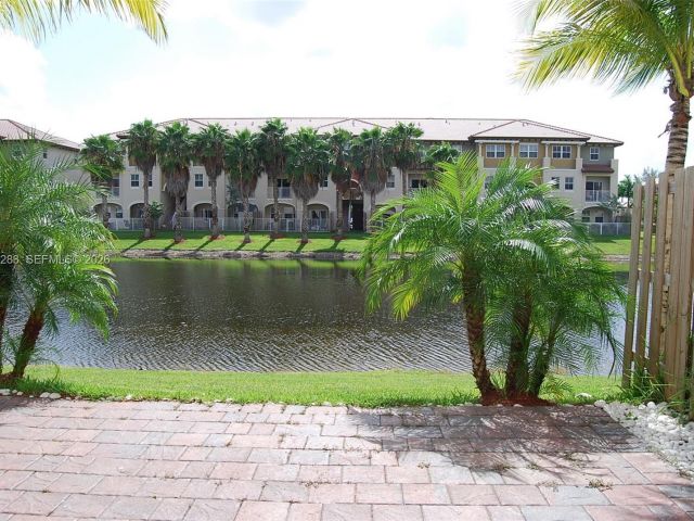 Home for rent at 8899 NW 98 AV 8899 - photo 7485256