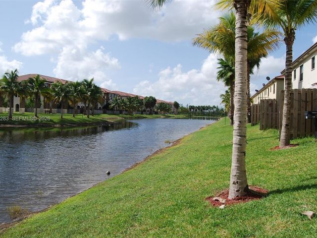 Home for rent at 8899 NW 98 AV 8899 - photo 7485257