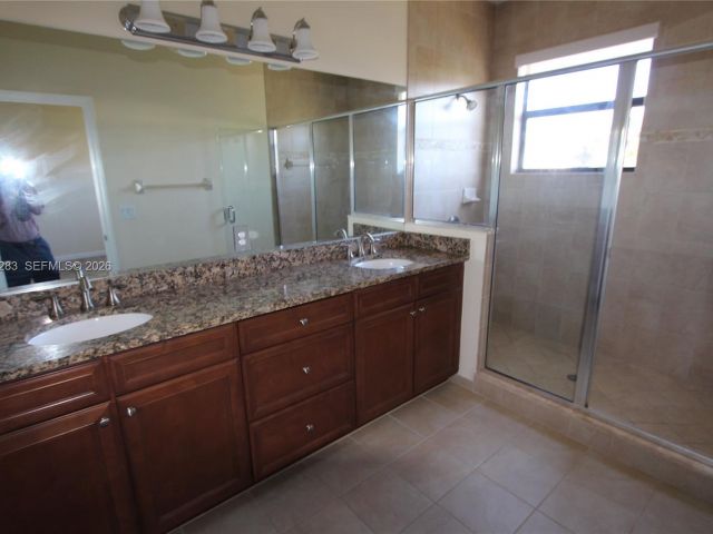 Home for rent at 8899 NW 98 AV 8899 - photo 7485262