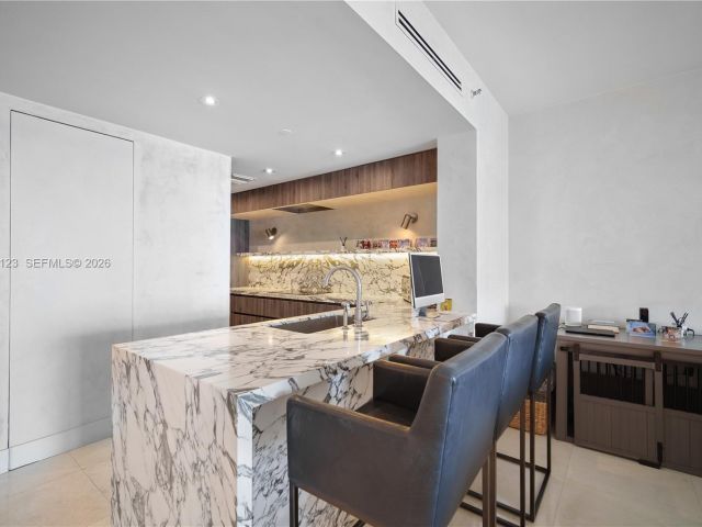 Apartment for sale  Unit #5222 - photo 7516820