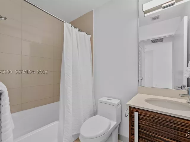1-bedroom condo for rent in Miami - 2020 N Bayshore Dr 605 - MondialRealty