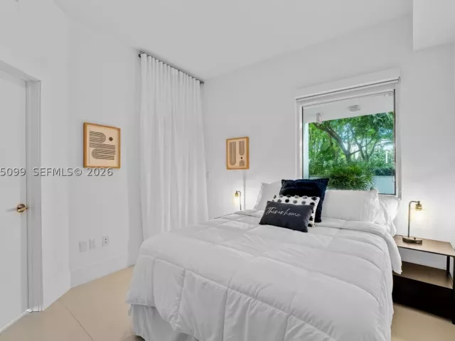 1-bedroom condo for rent in Miami - 2020 N Bayshore Dr 605 - MondialRealty