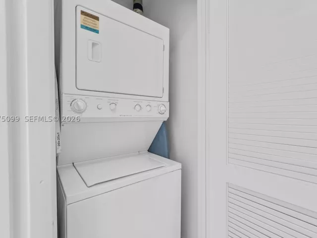 1-bedroom condo for rent in Miami - 2020 N Bayshore Dr 605 - MondialRealty