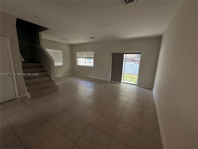 Home for rent at 11810 NE 19th Dr 7 - photo 7475449