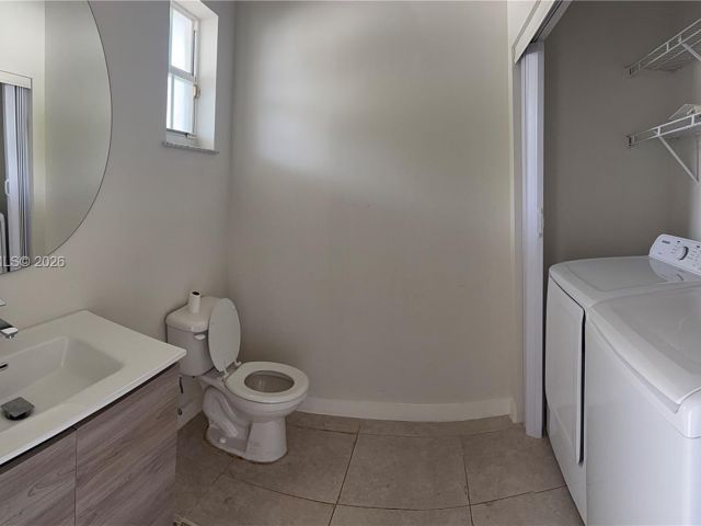 Home for rent at 11810 NE 19th Dr 7 - photo 7475451