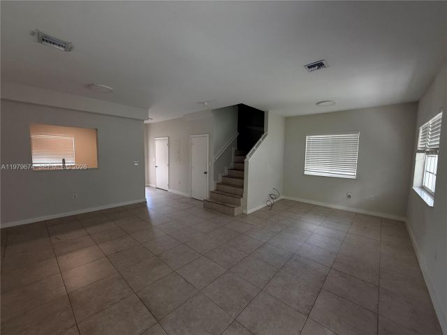 Home for rent at 11810 NE 19th Dr 7 - photo 7475453