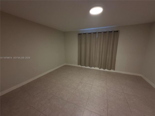 Home for rent at 11810 NE 19th Dr 7 - photo 7475457