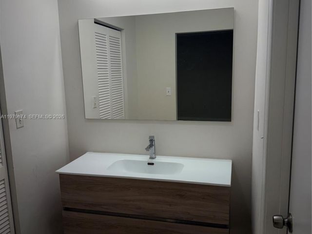 Home for rent at 11810 NE 19th Dr 7 - photo 7475458