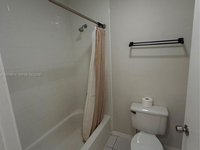 Home for rent at 11810 NE 19th Dr 7 - photo 7475459