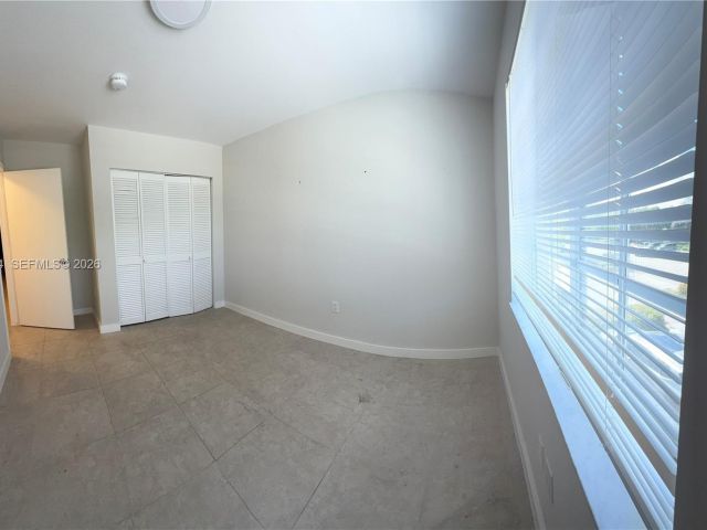 Home for rent at 11810 NE 19th Dr 7 - photo 7475460