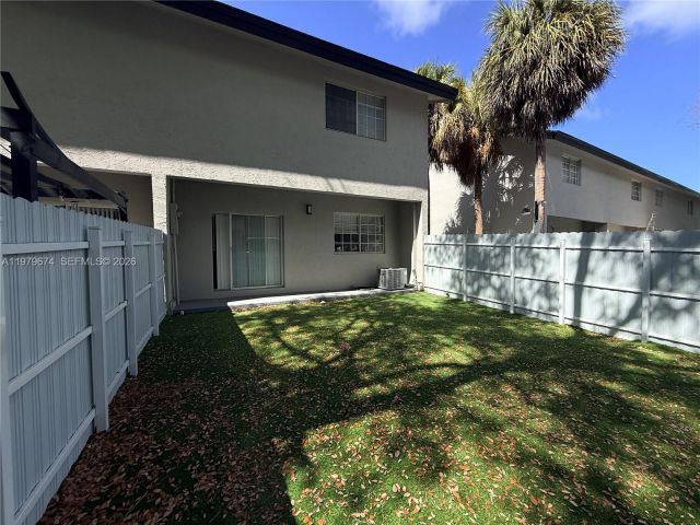 Home for rent at 11810 NE 19th Dr 7 - photo 7475462