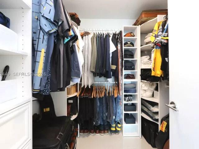 1-bedroom condo for sale in Miami - 2900 NE 7th Ave 404 - MondialRealty