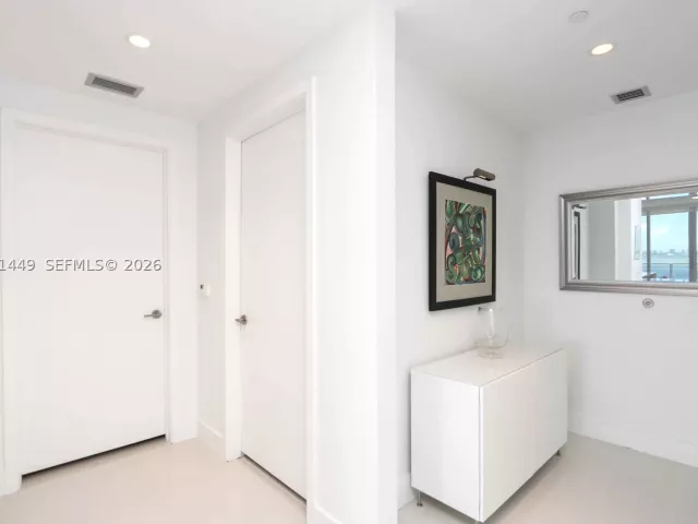 1-bedroom condo for sale in Miami - 2900 NE 7th Ave 404 - MondialRealty