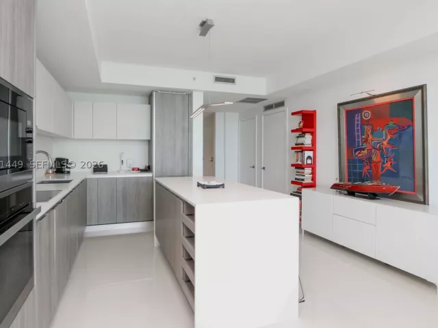 1-bedroom condo for sale in Miami - 2900 NE 7th Ave 404 - MondialRealty