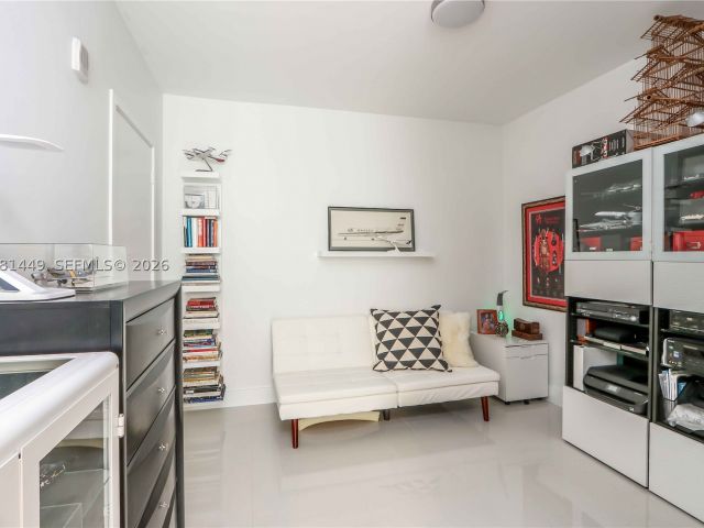 1-bedroom condo for sale in Miami - 2900 NE 7th Ave 404 - MondialRealty