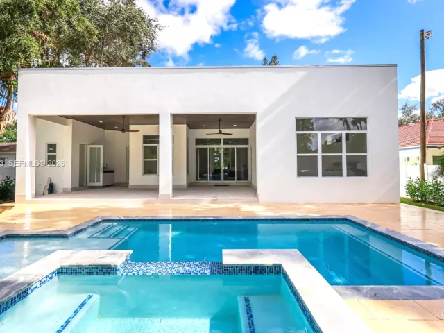 4-bedroom home for sale in Biscayne Park - 11780 NE 8th Ave - MondialRealty