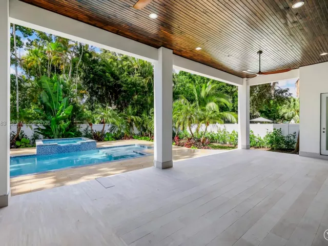 4-bedroom home for sale in Biscayne Park - 11780 NE 8th Ave - MondialRealty