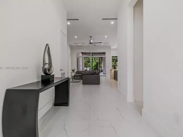 4-bedroom home for sale in Biscayne Park - 11780 NE 8th Ave - MondialRealty