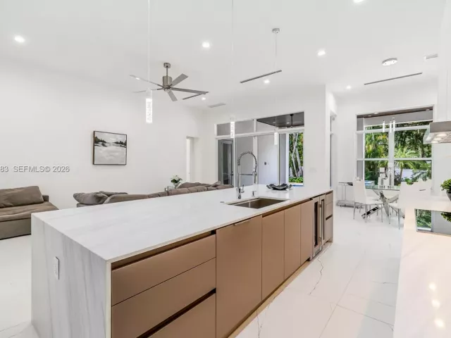 4-bedroom home for sale in Biscayne Park - 11780 NE 8th Ave - MondialRealty