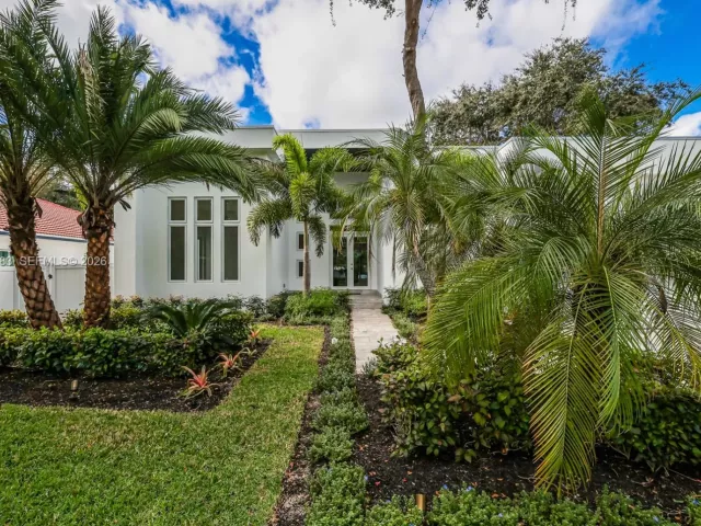 4-bedroom home for sale in Biscayne Park - 11780 NE 8th Ave - MondialRealty