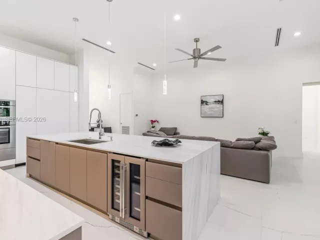 4-bedroom home for sale in Biscayne Park - 11780 NE 8th Ave - MondialRealty