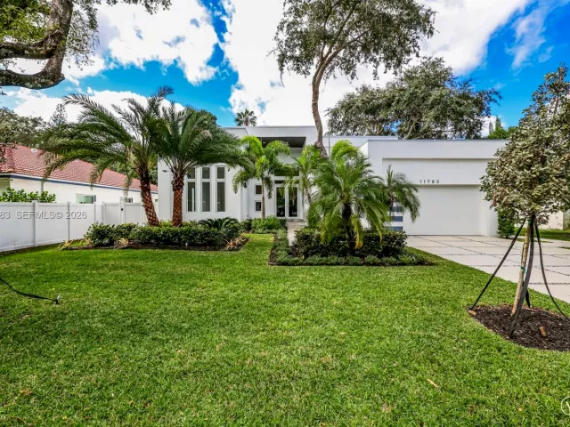 4-bedroom home for sale in Biscayne Park - 11780 NE 8th Ave - MondialRealty
