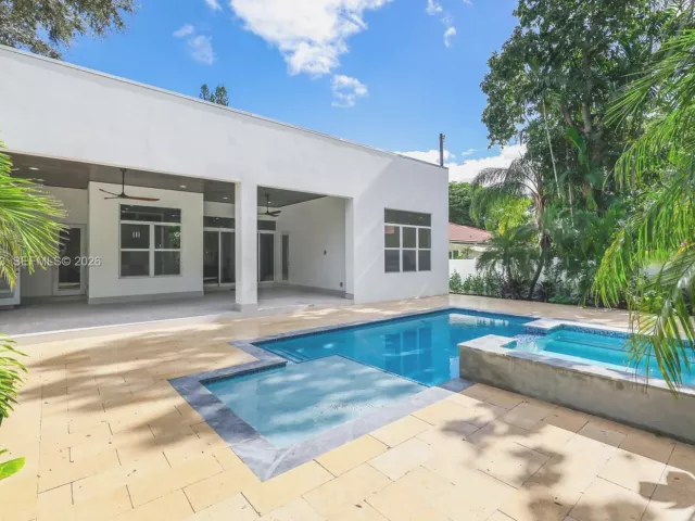 4-bedroom home for sale in Biscayne Park - 11780 NE 8th Ave - MondialRealty