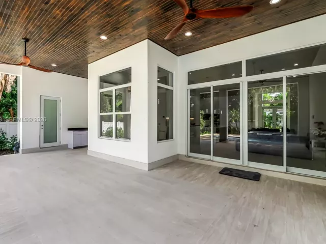 4-bedroom home for sale in Biscayne Park - 11780 NE 8th Ave - MondialRealty