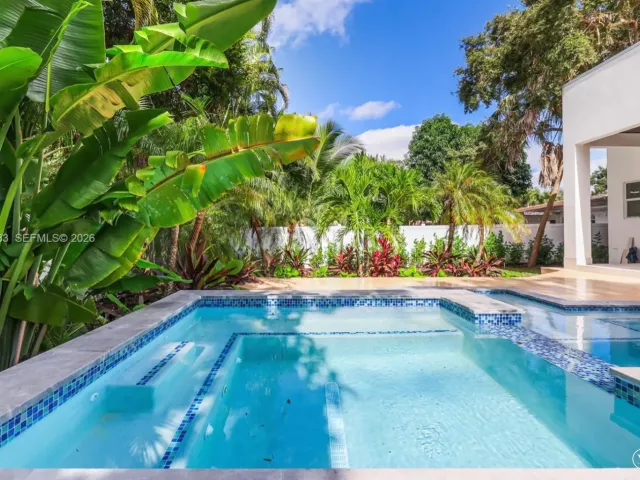 4-bedroom home for sale in Biscayne Park - 11780 NE 8th Ave - MondialRealty