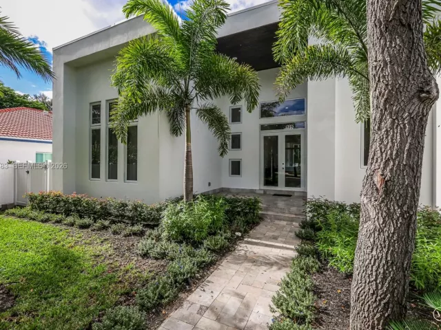4-bedroom home for sale in Biscayne Park - 11780 NE 8th Ave - MondialRealty