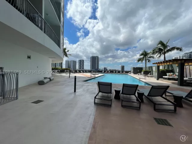 2-bedroom condo for sale in Miami - 1750 N Bayshore Dr 2814 - MondialRealty