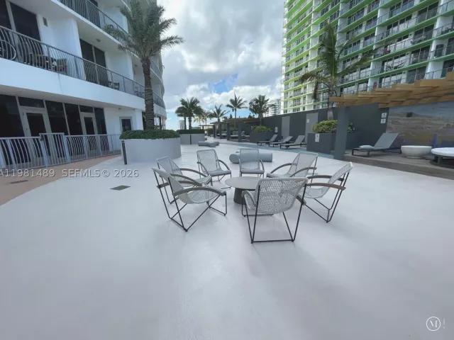 2-bedroom condo for sale in Miami - 1750 N Bayshore Dr 2814 - MondialRealty