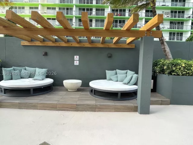 2-bedroom condo for sale in Miami - 1750 N Bayshore Dr 2814 - MondialRealty