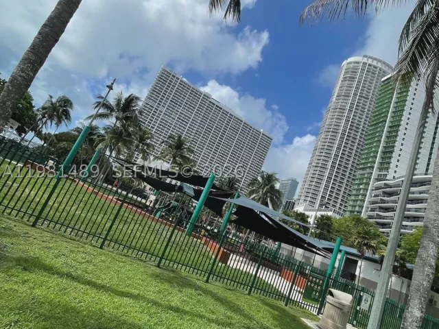 2-bedroom condo for sale in Miami - 1750 N Bayshore Dr 2814 - MondialRealty