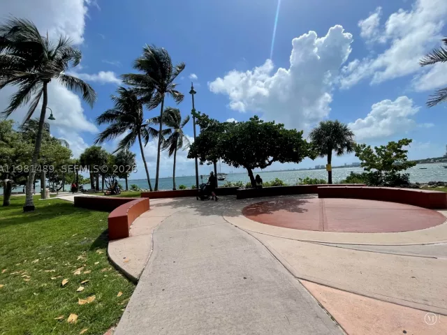 2-bedroom condo for sale in Miami - 1750 N Bayshore Dr 2814 - MondialRealty