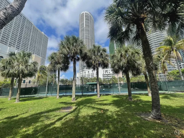 2-bedroom condo for sale in Miami - 1750 N Bayshore Dr 2814 - MondialRealty