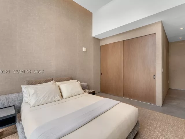 3-bedroom condo for rent in Sunny Isles Beach - 15701 Collins Ave 4802 - MondialRealty