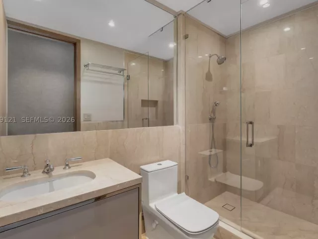 3-bedroom condo for rent in Sunny Isles Beach - 15701 Collins Ave 4802 - MondialRealty